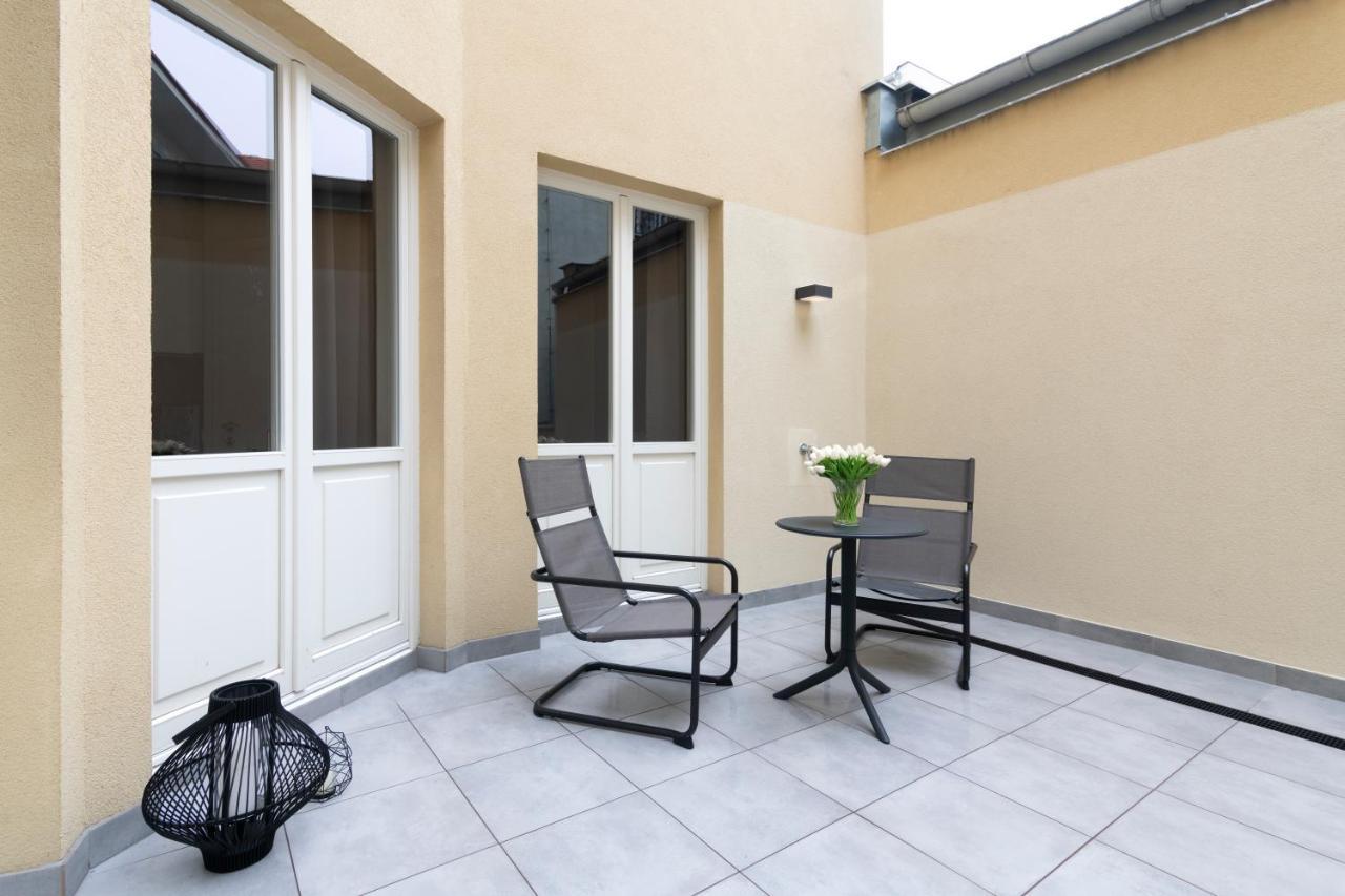 Kinsky Garden Apartments And Suites By Dwellfort Prag Exterior foto