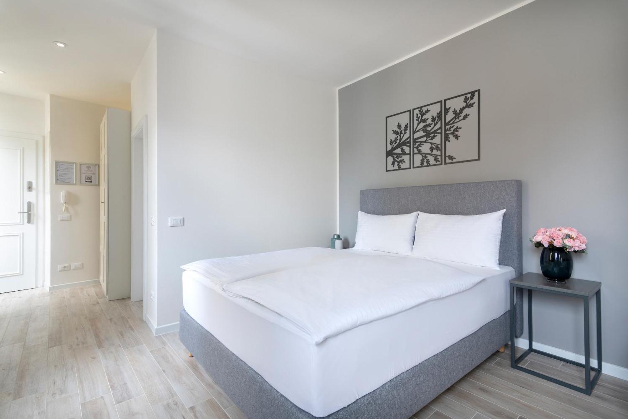 Kinsky Garden Apartments And Suites By Dwellfort Prag Exterior foto