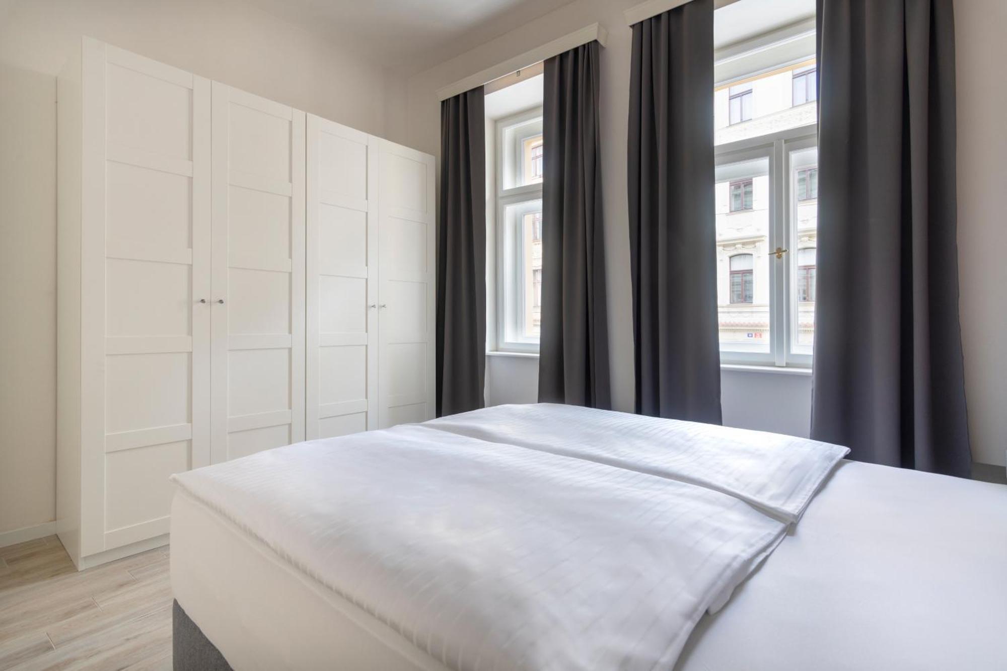 Kinsky Garden Apartments And Suites By Dwellfort Prag Zimmer foto