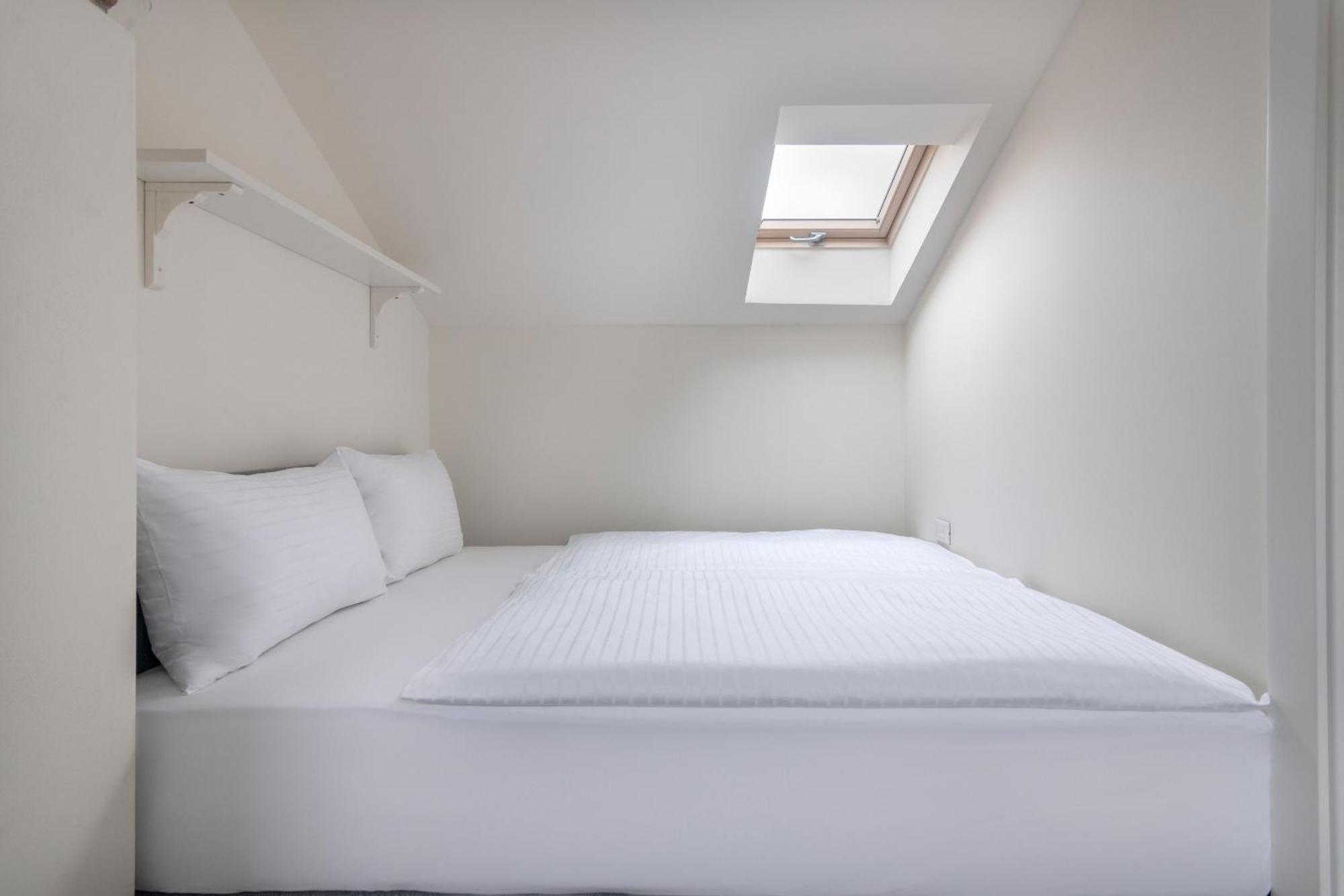 Kinsky Garden Apartments And Suites By Dwellfort Prag Zimmer foto