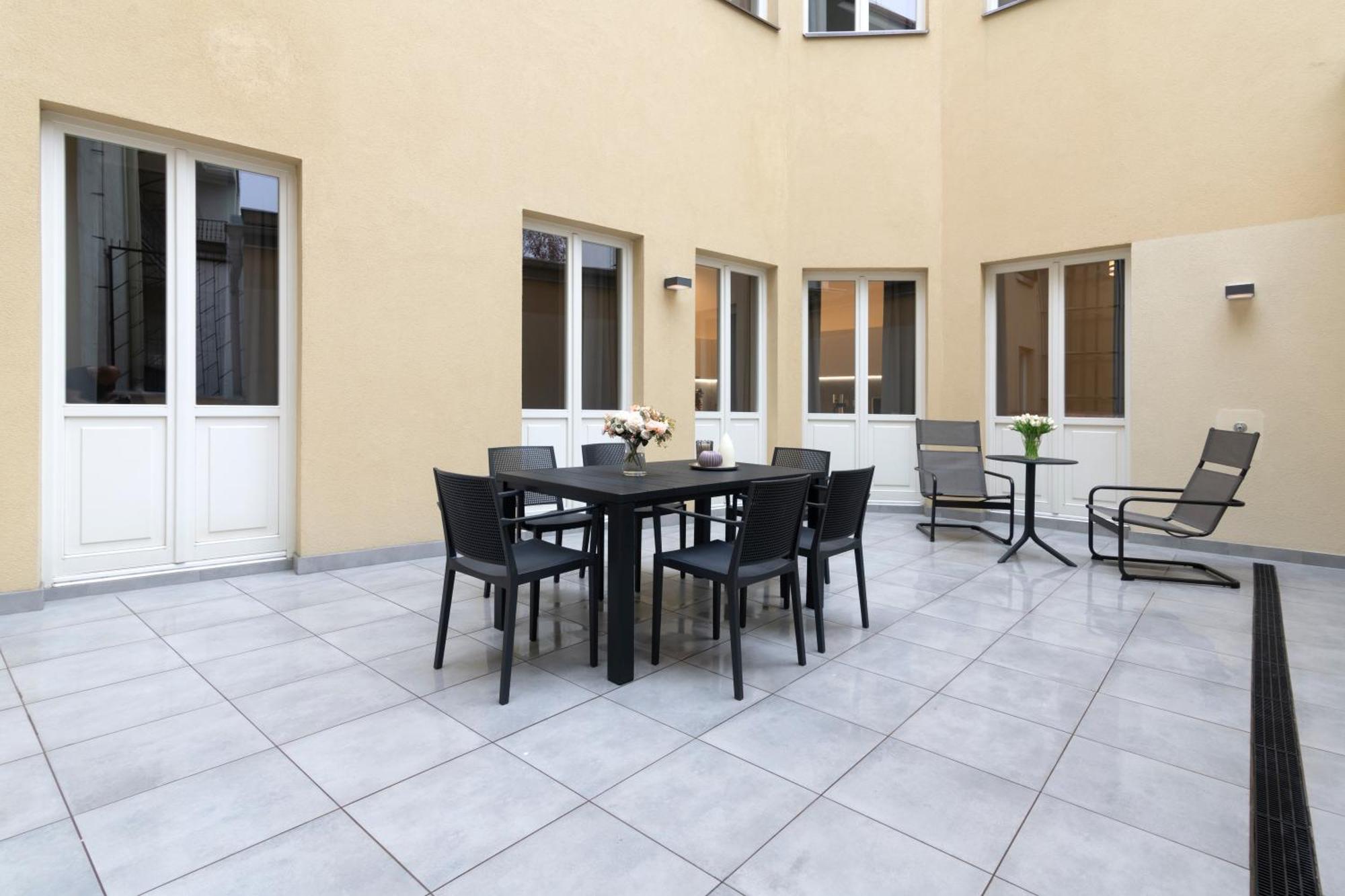 Kinsky Garden Apartments And Suites By Dwellfort Prag Exterior foto